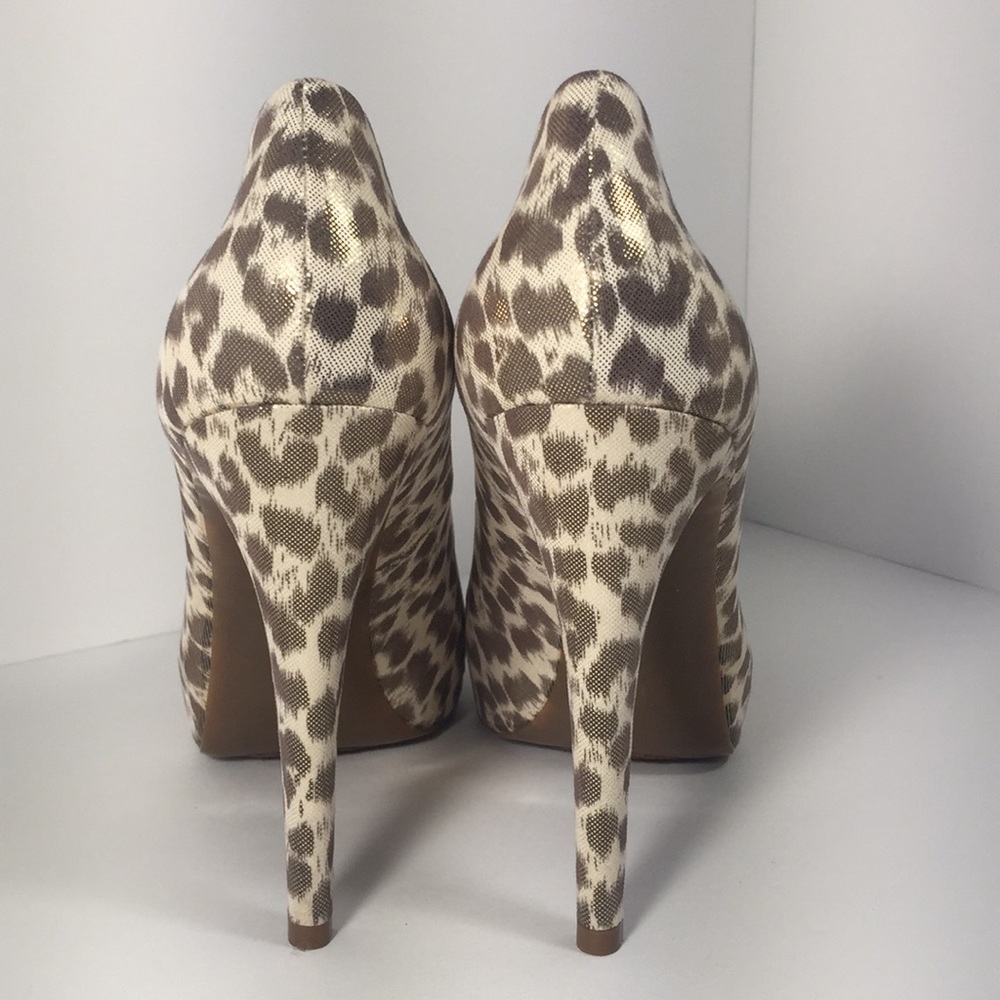 Guess leopard peep toe pumps. - Picture 4 of 8